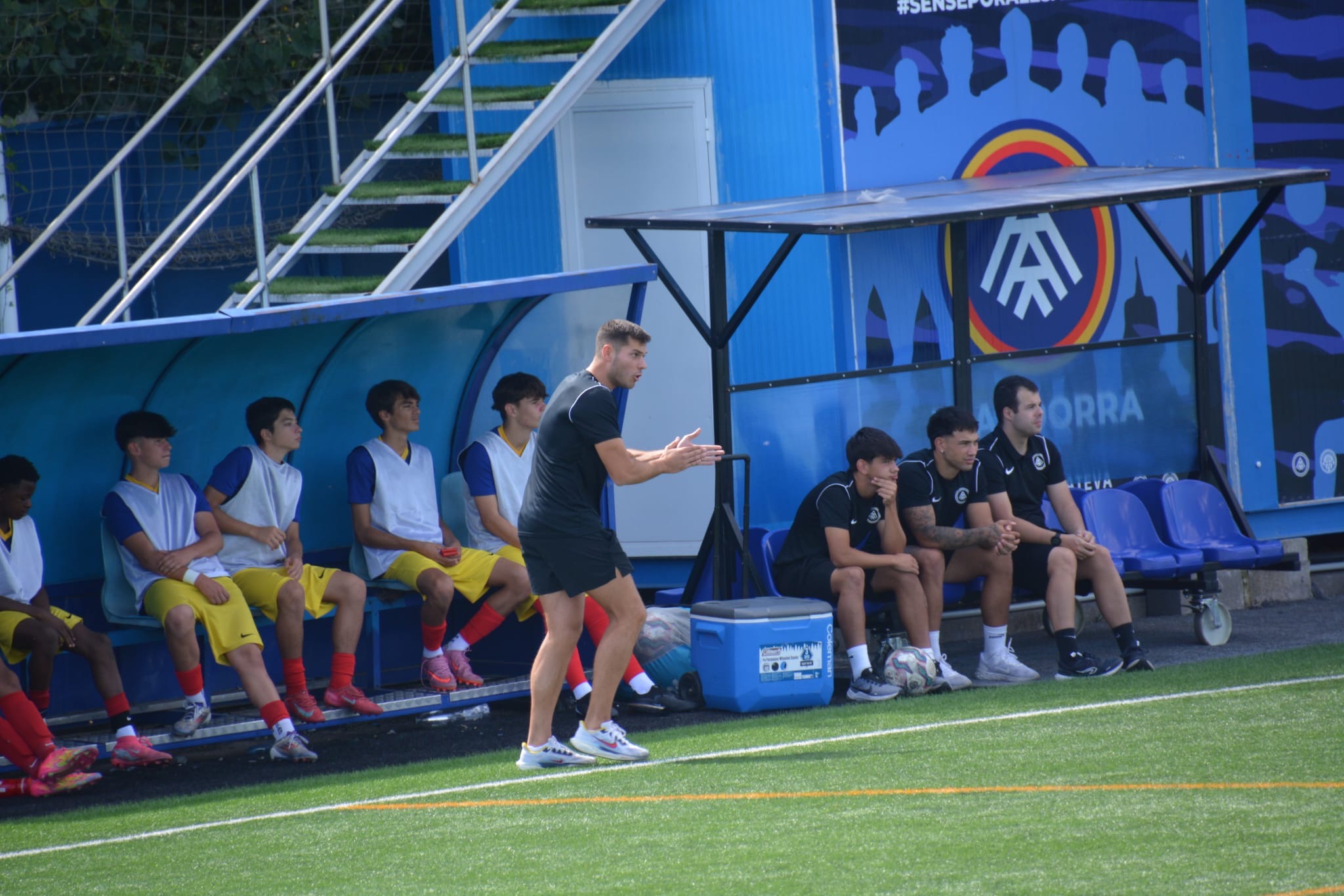 Dídac Saura dirigiendo desde la banda